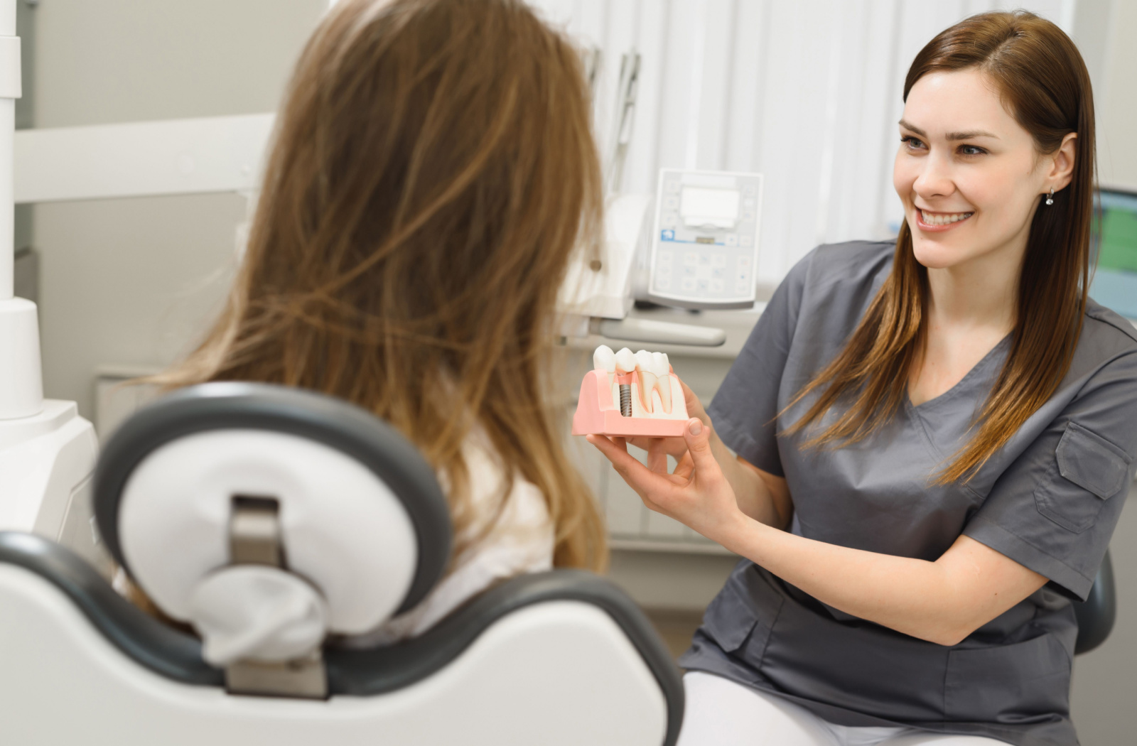 dentist-describes-implants.jpg (339 KB)